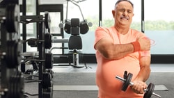 man holding arm in pain - numeric pain rating scale