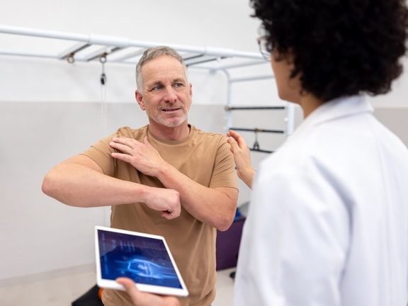 patient showing shoulder paint - empty can test - jobe test